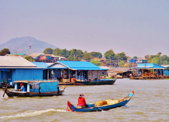 Interesting riverside scenery along the way to Siem Reap.