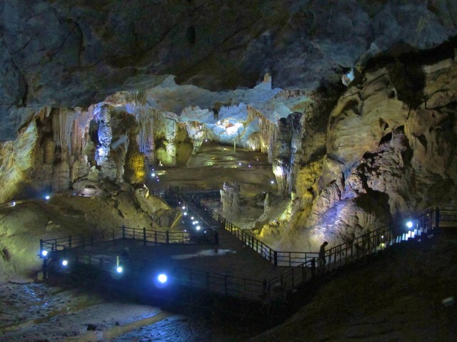 Paradise Cave is very impressive and well worth a visit, even though there are no birds in there.